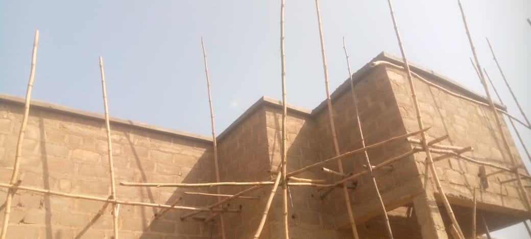 Active blockwork construction and parapet beam reinforcement